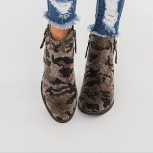 Very G Camo Ankle Boots NWOT